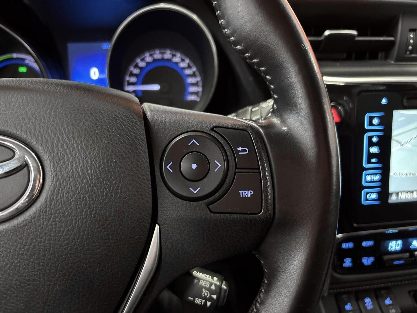 TOYOTA Auris 2015