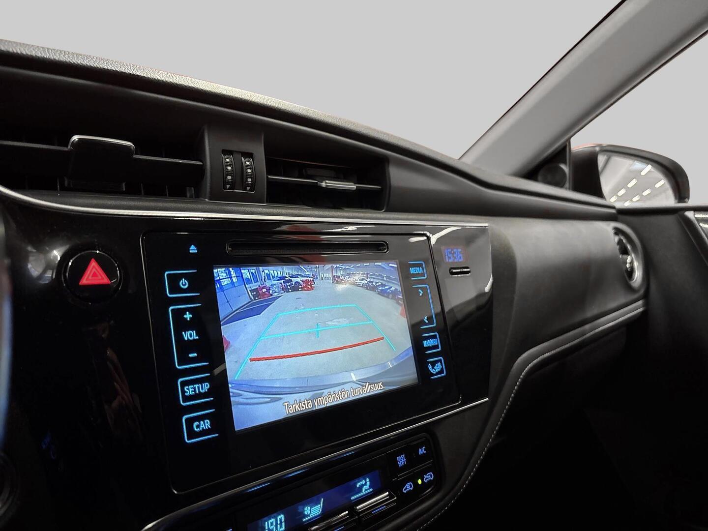 TOYOTA Auris 2015