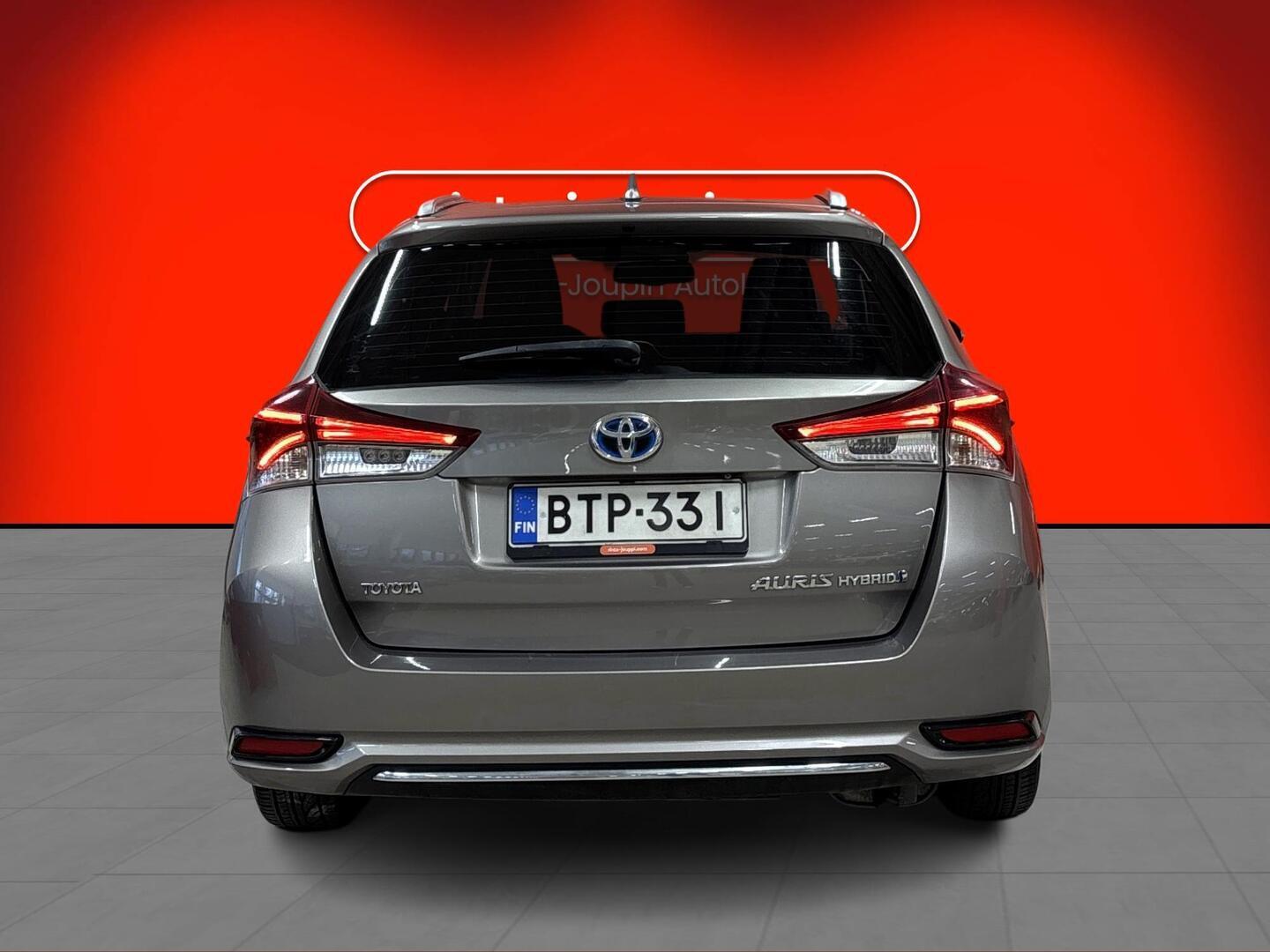 TOYOTA Auris 2015