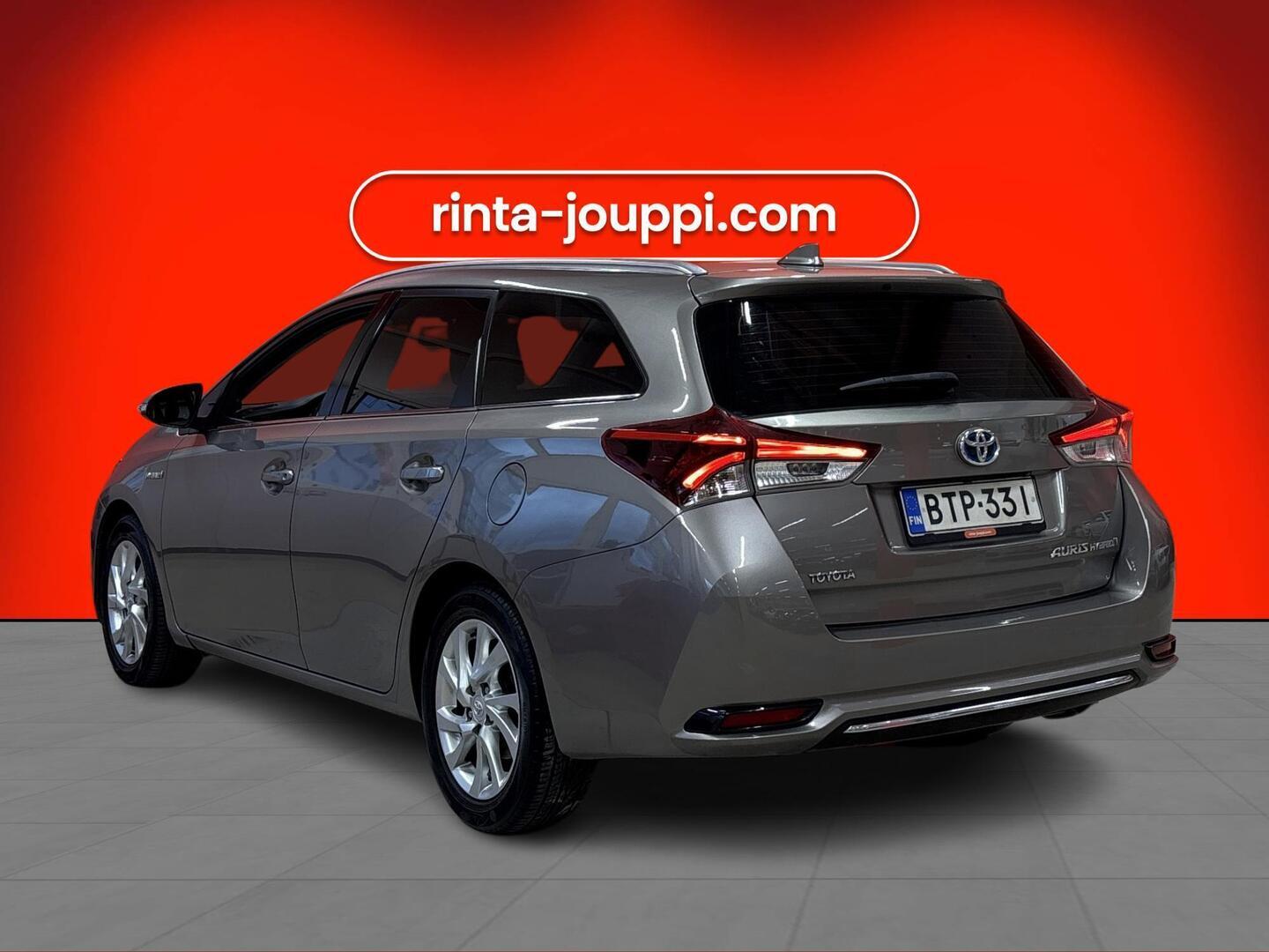 TOYOTA Auris 2015