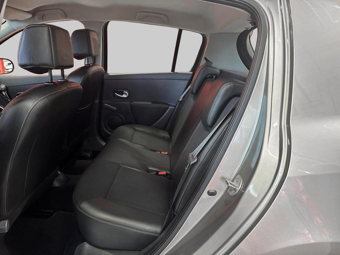 RENAULT Clio 2012