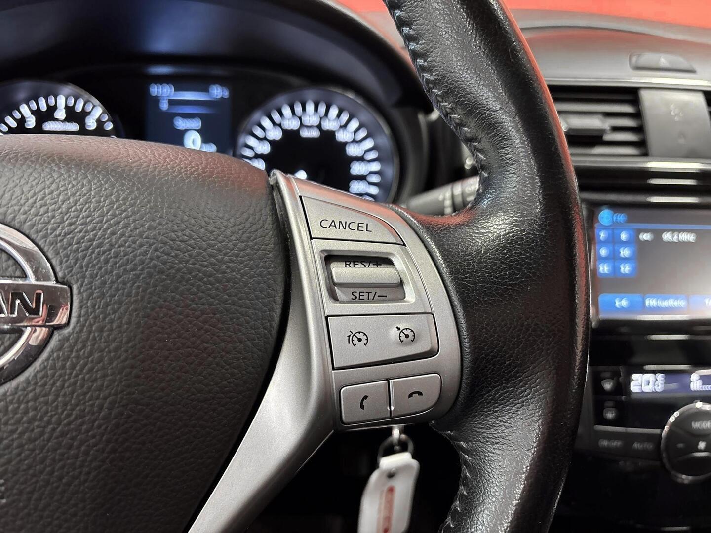 NISSAN Pulsar 2015