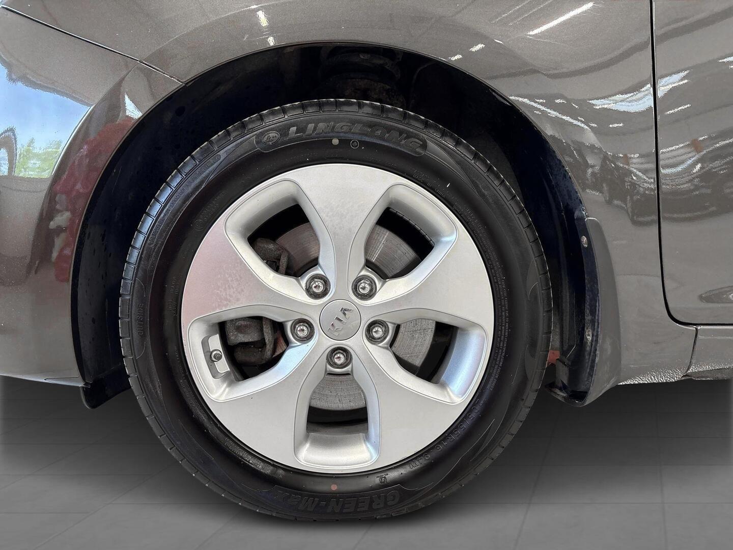 KIA Carens 2015