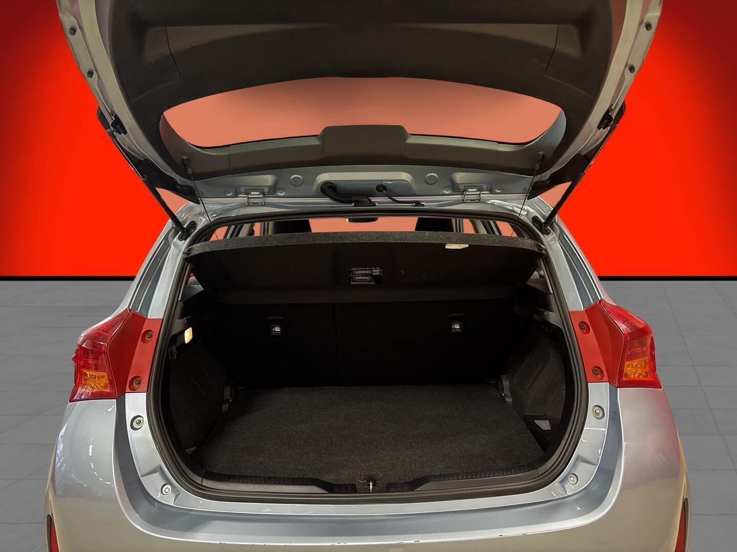 TOYOTA Auris 2013