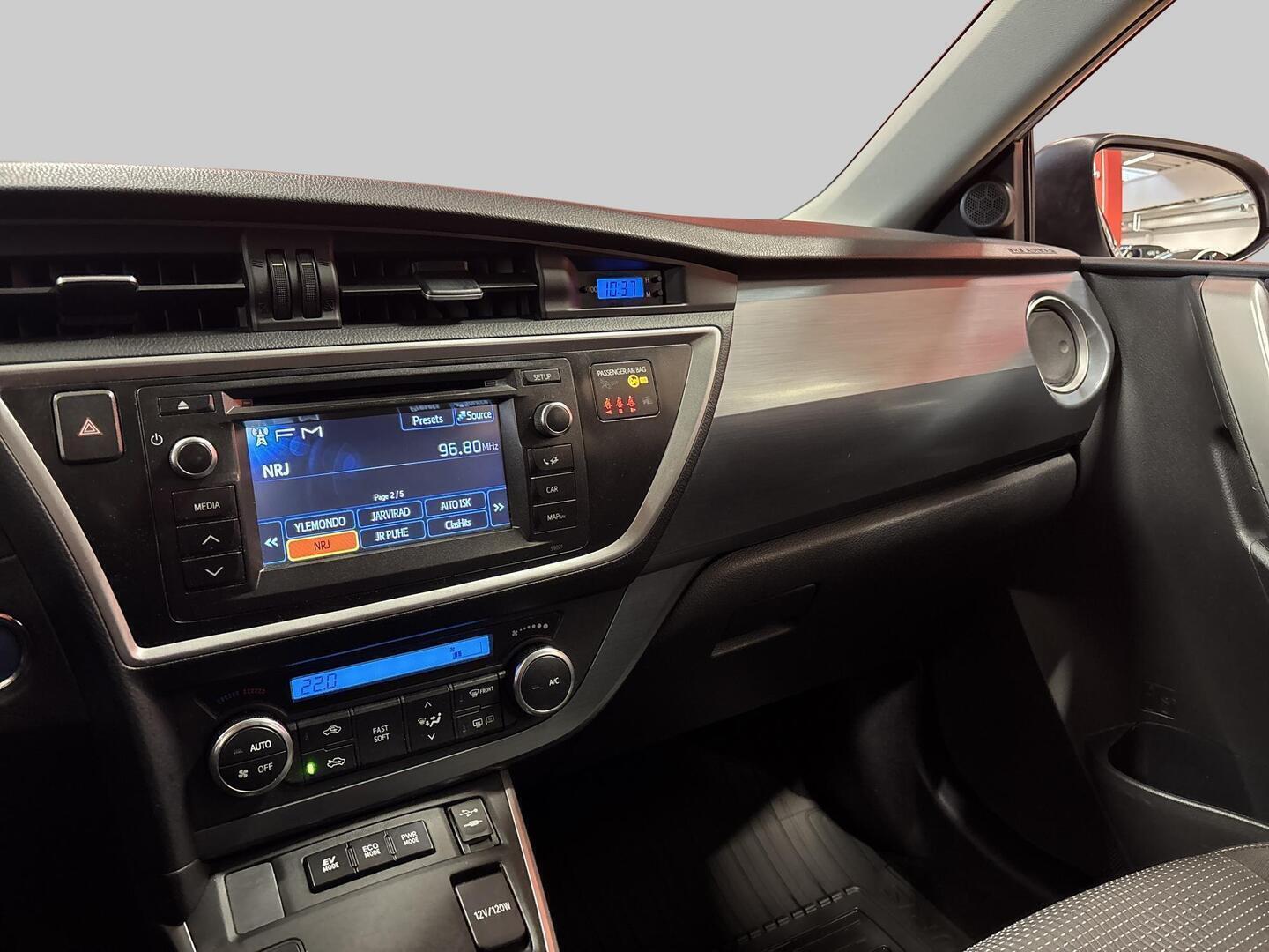 TOYOTA Auris 2013