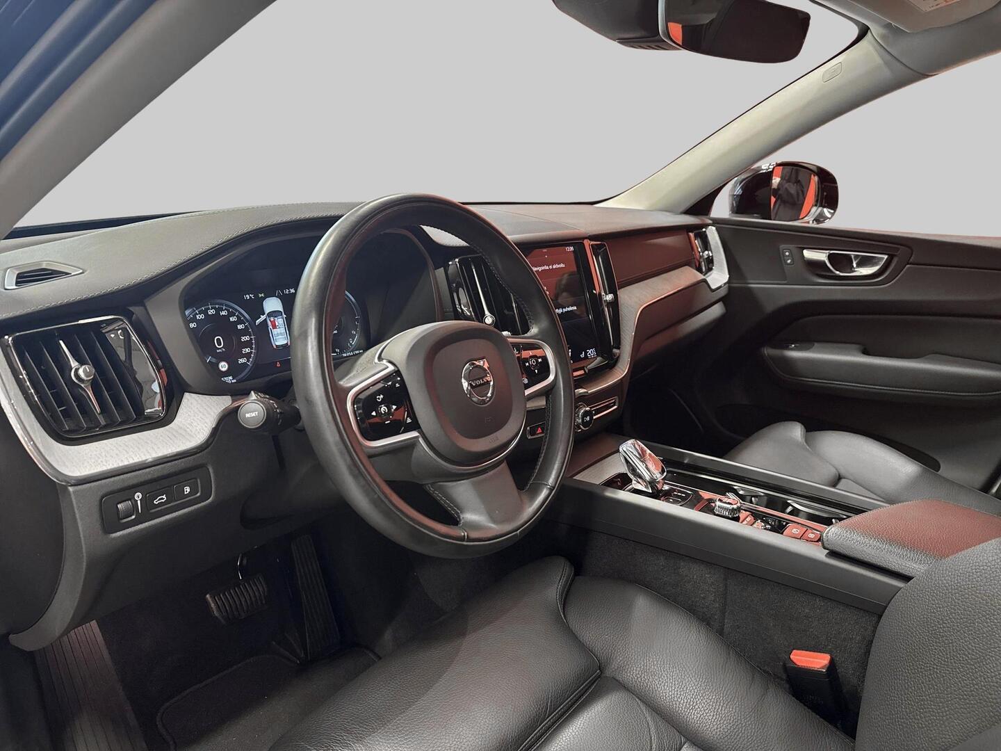 VOLVO XC60 2021