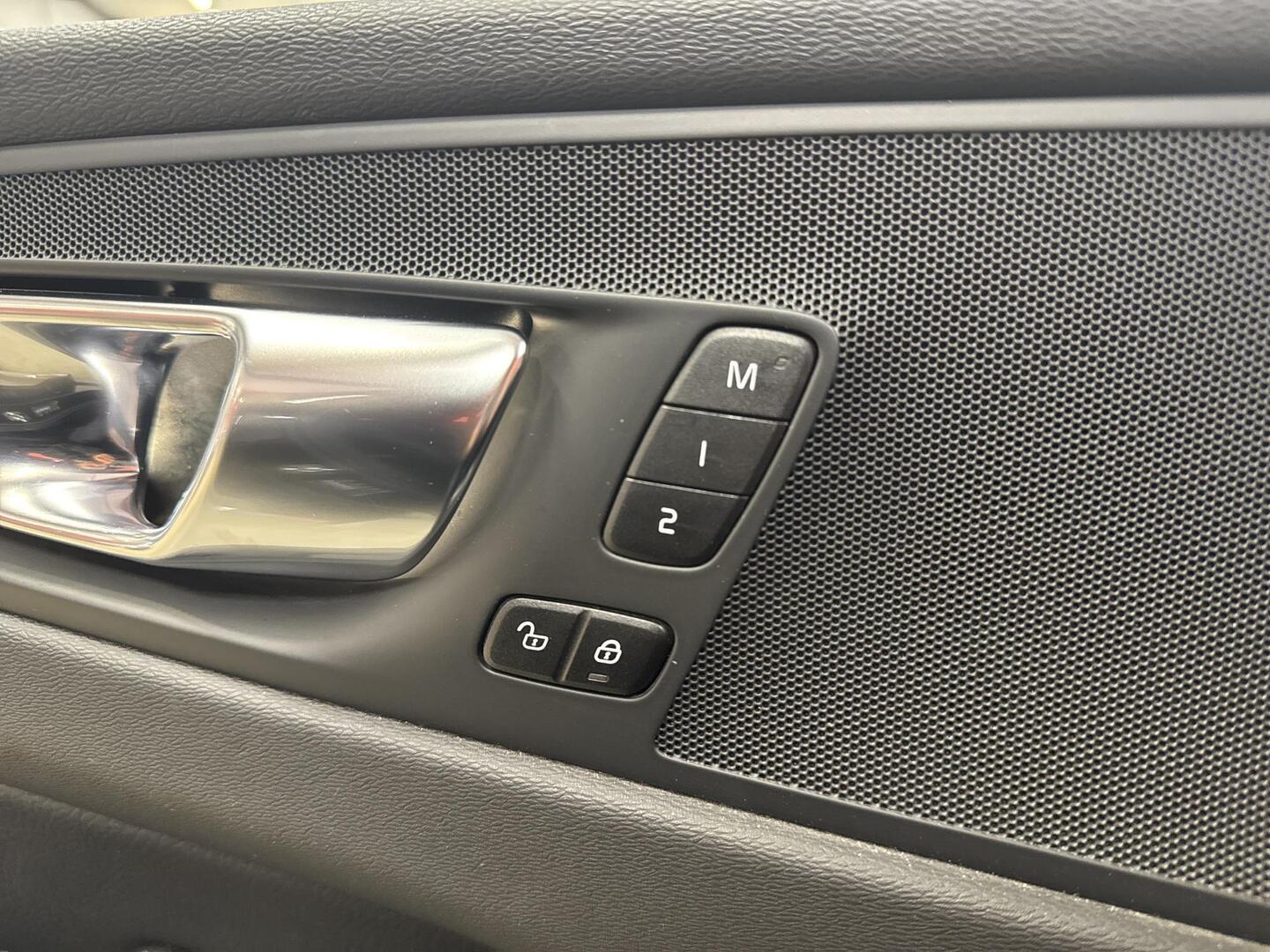 VOLVO XC60 2021