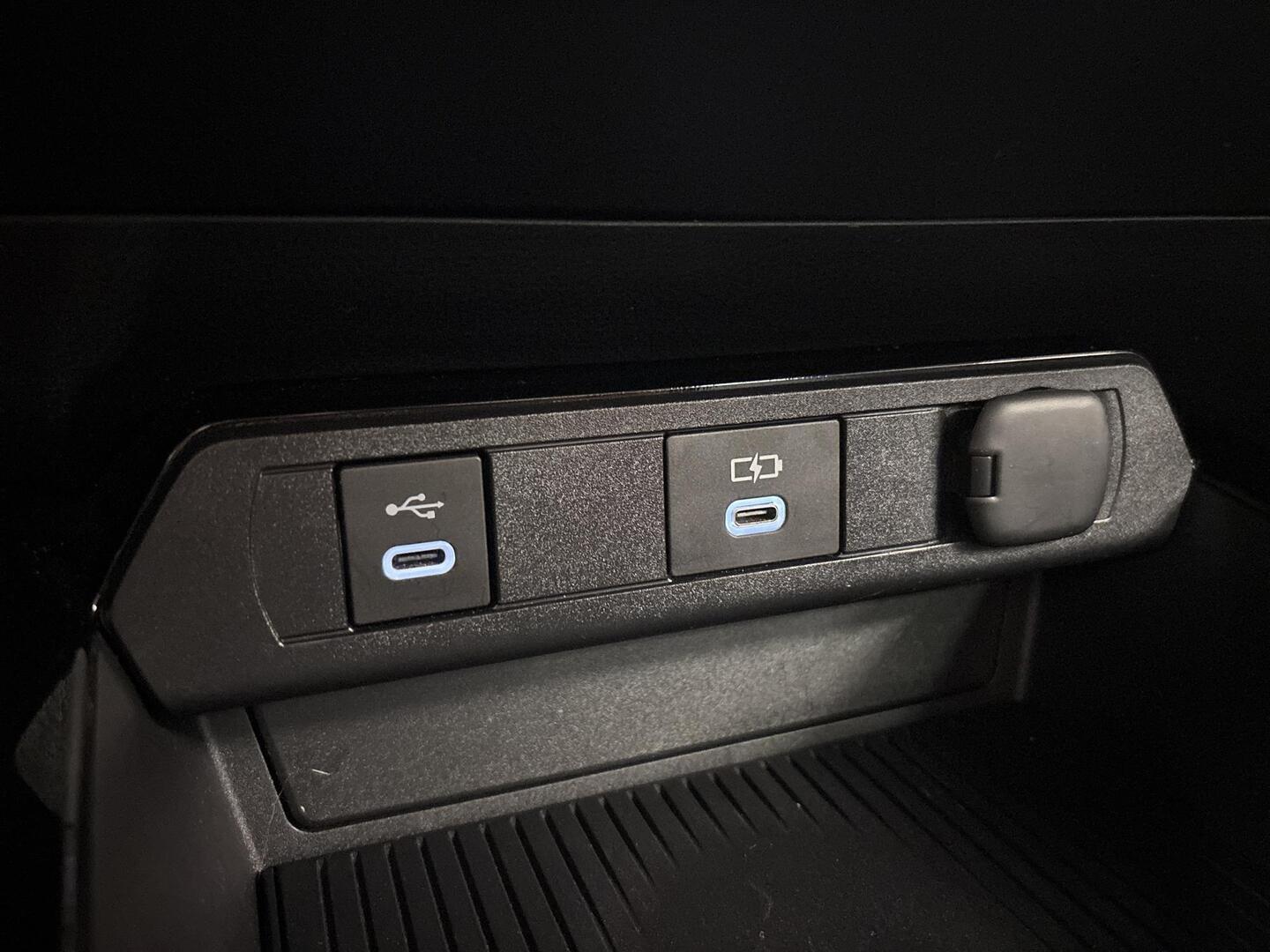 TOYOTA Prius Plug-in 2023
