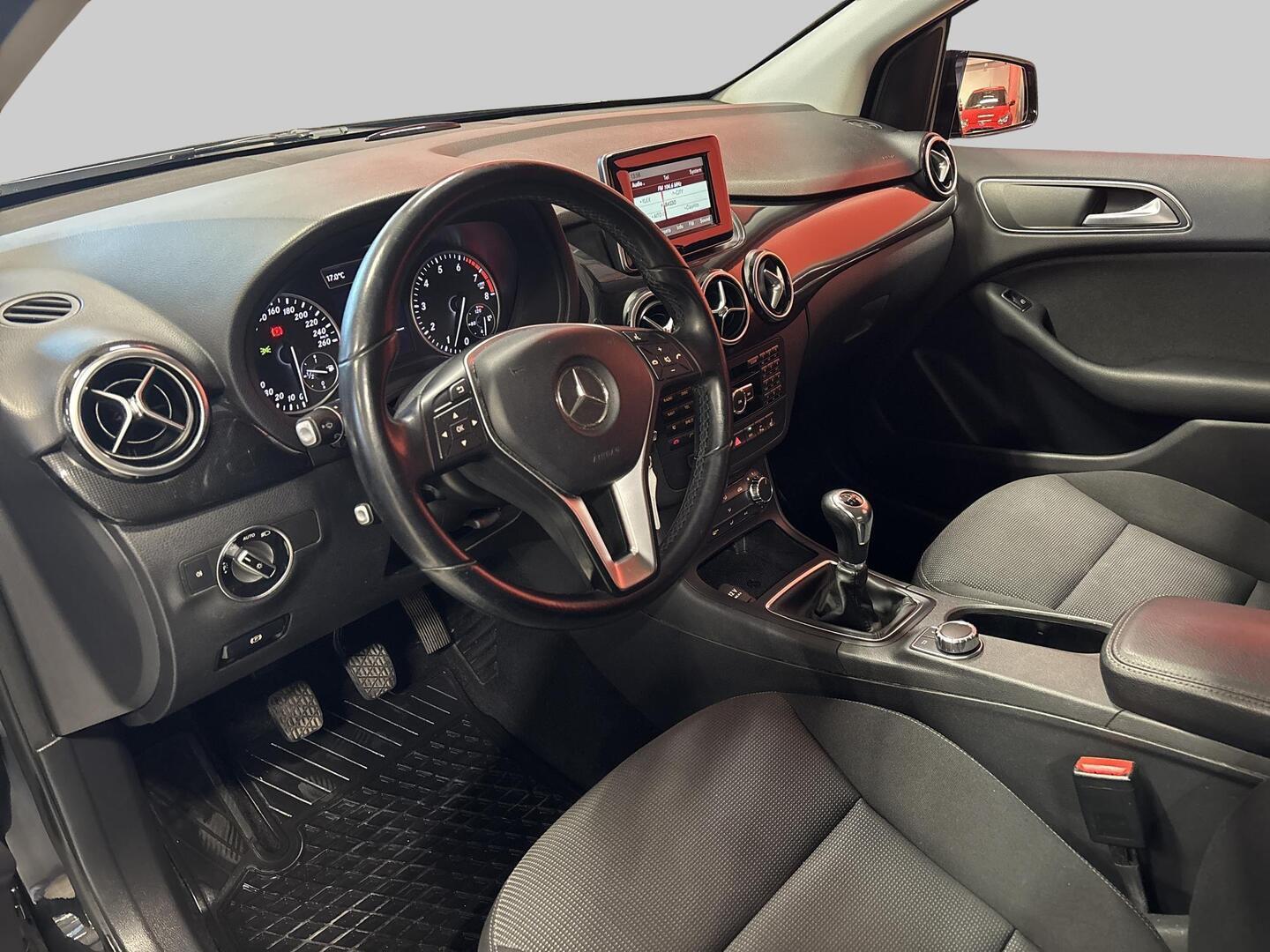 MERCEDES-BENZ B 2013