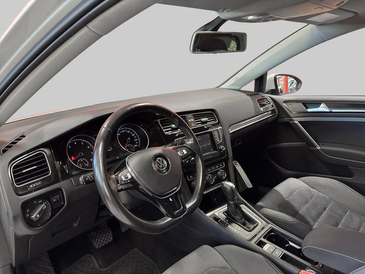VOLKSWAGEN Golf 2014