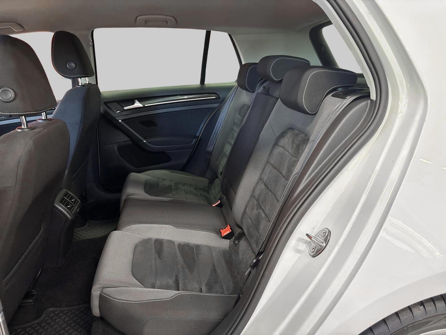 VOLKSWAGEN Golf 2014