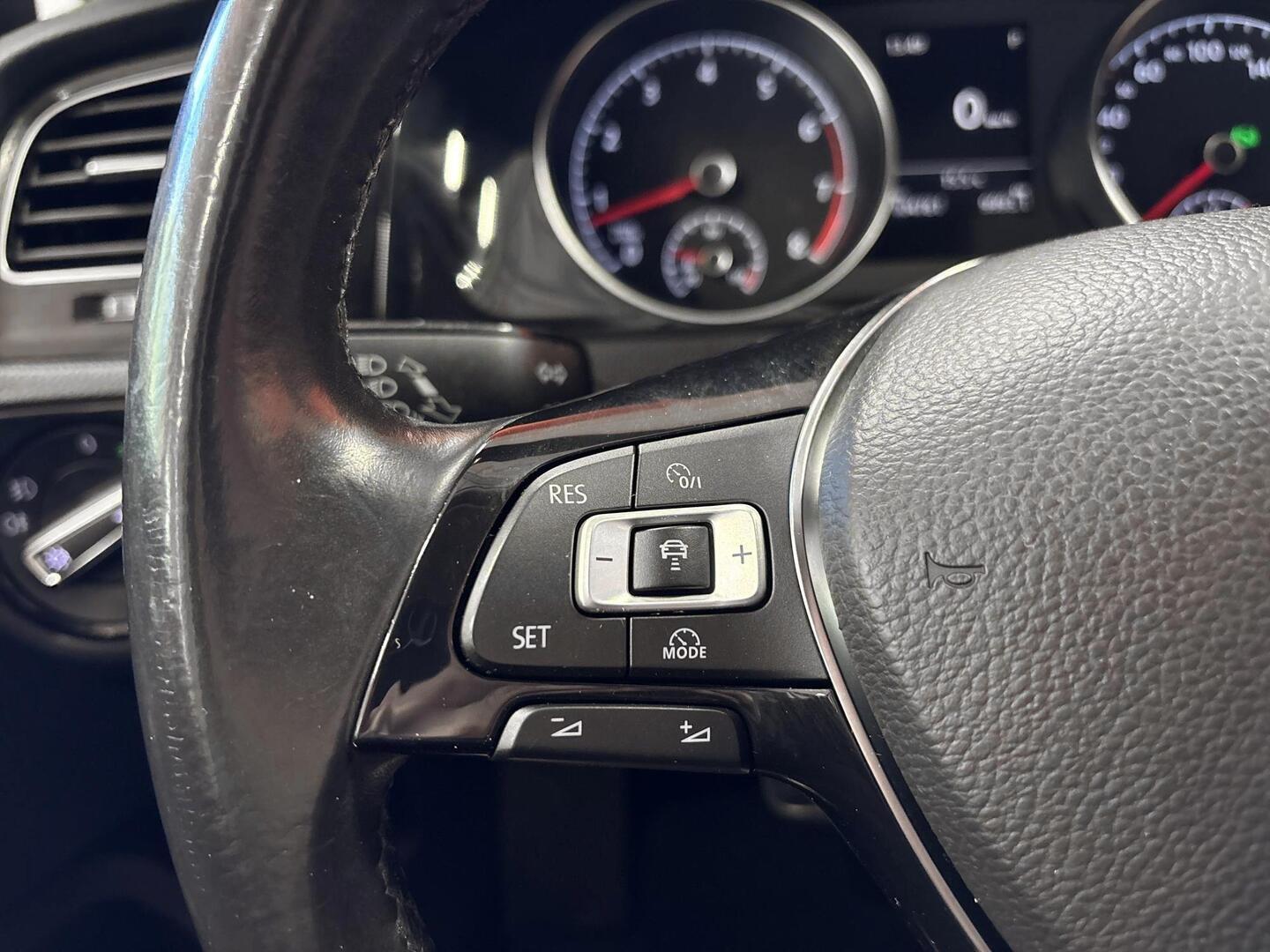 VOLKSWAGEN Golf 2014