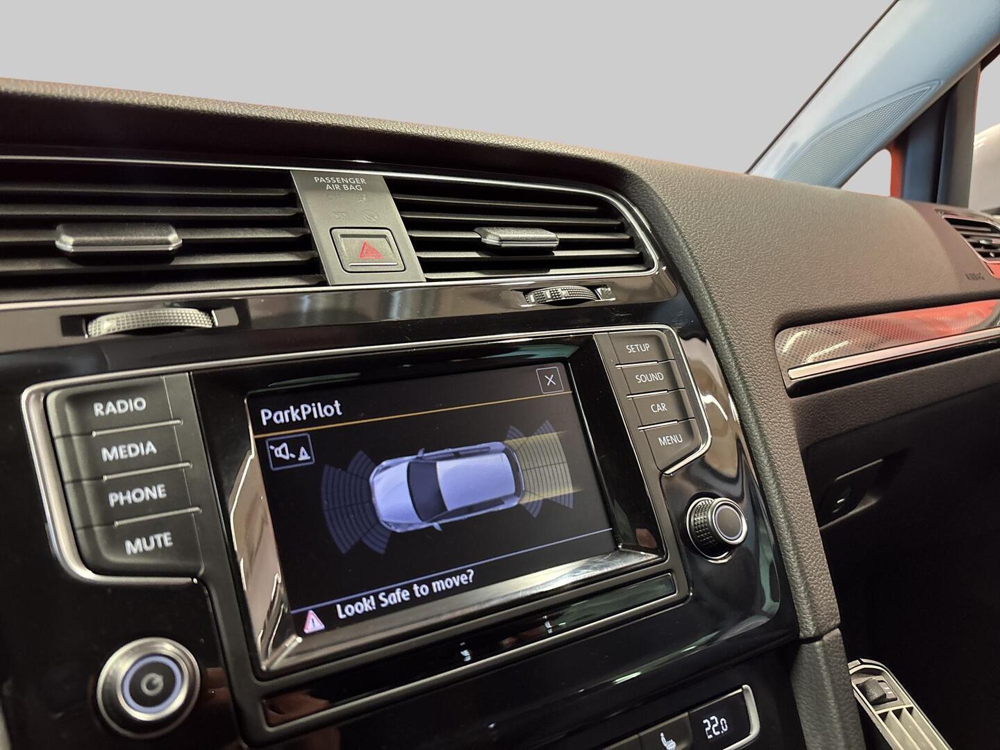 VOLKSWAGEN Golf 2014