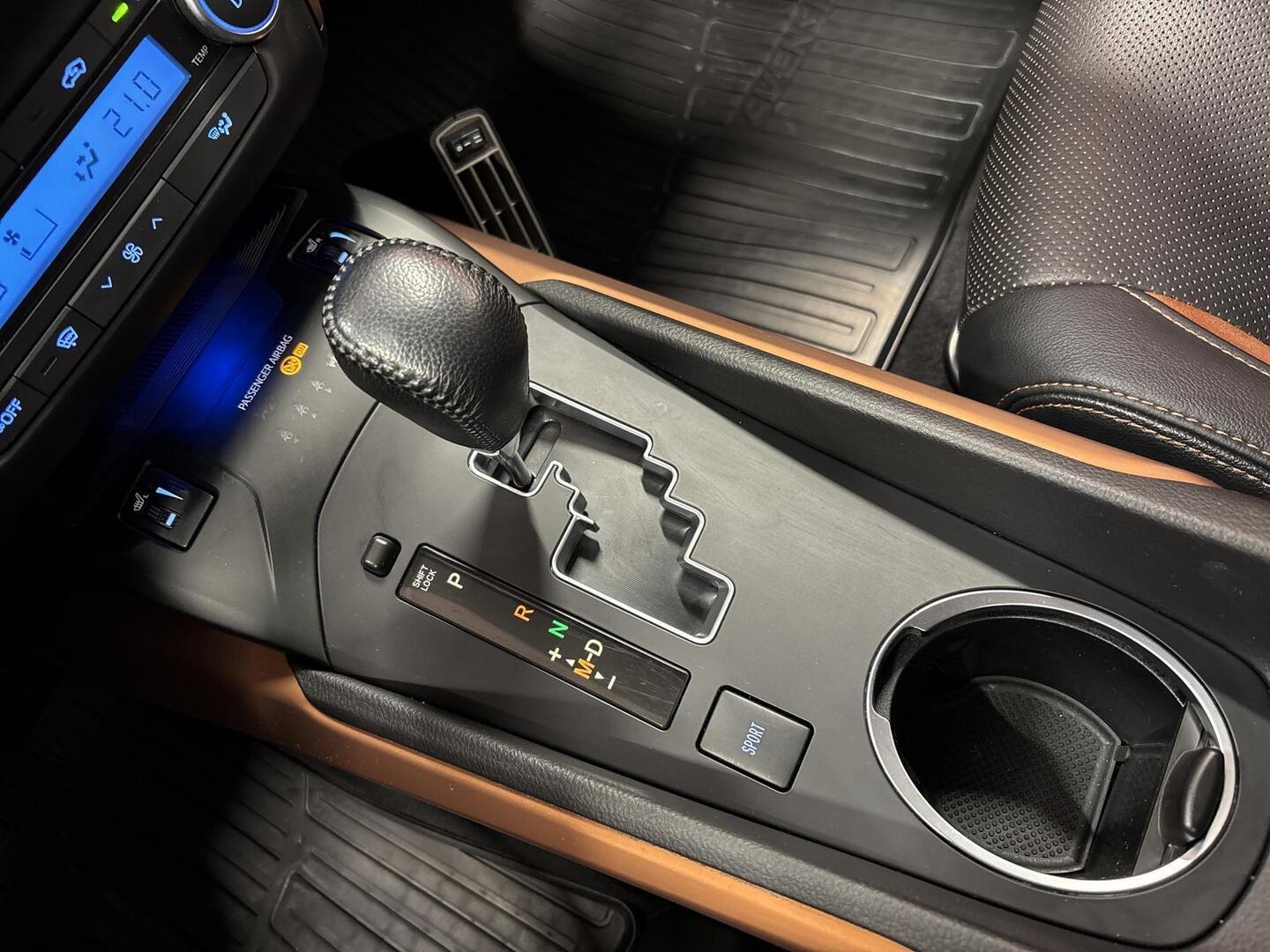 TOYOTA Avensis 2018