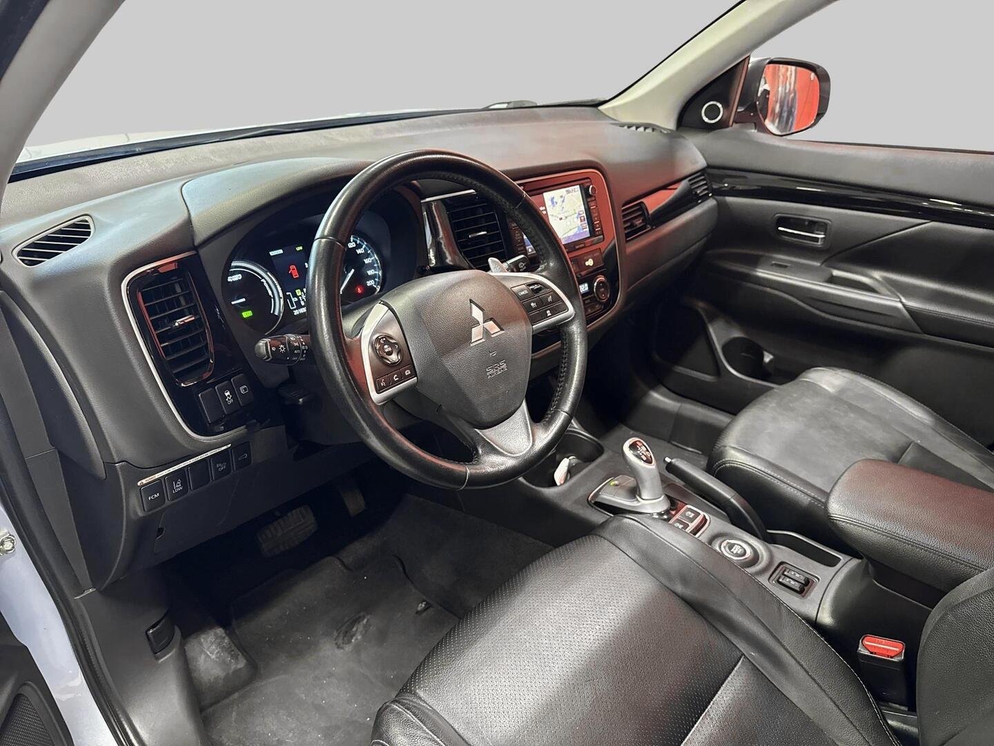 MITSUBISHI Outlander PHEV 2014