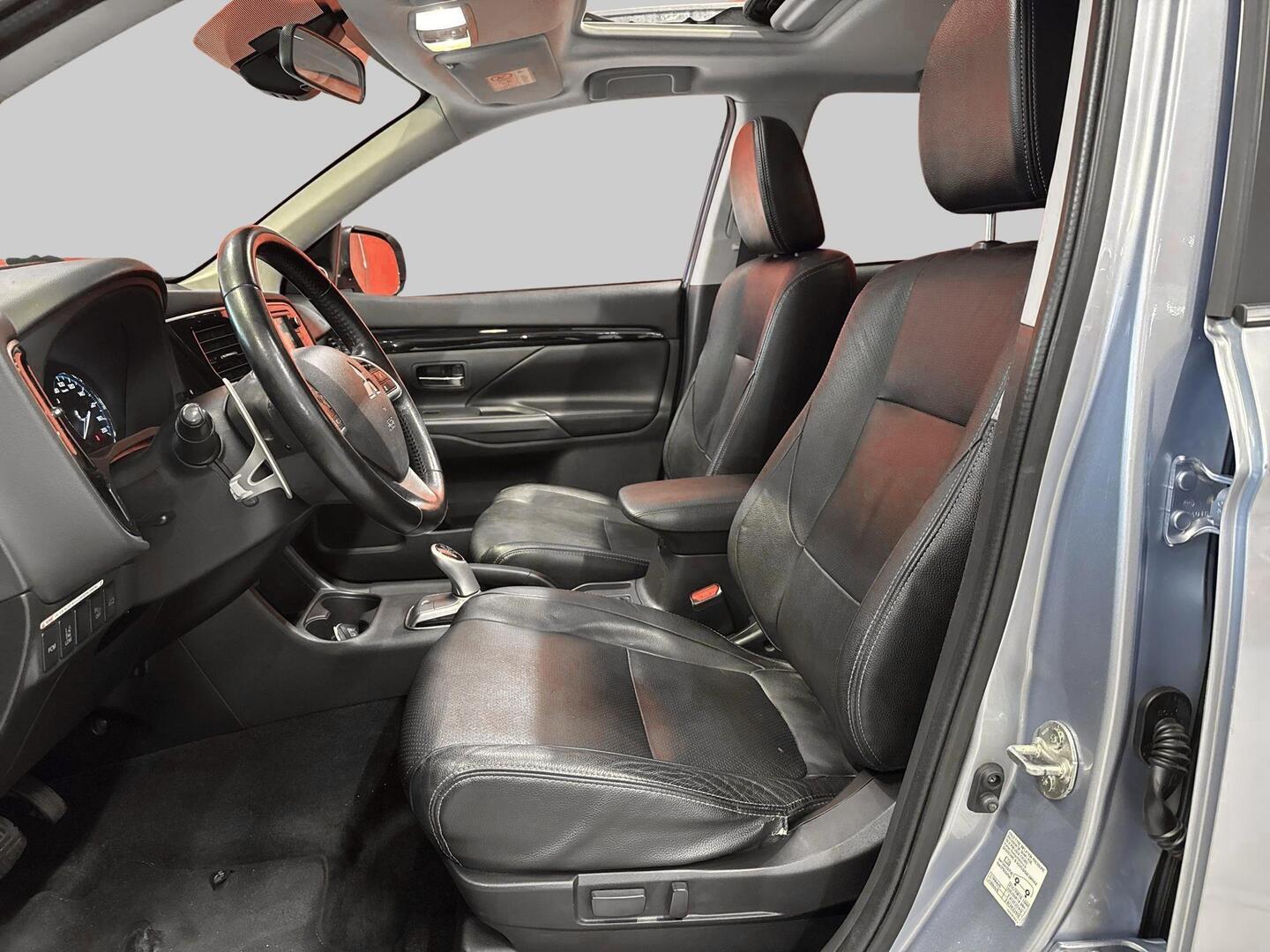 MITSUBISHI Outlander PHEV 2014