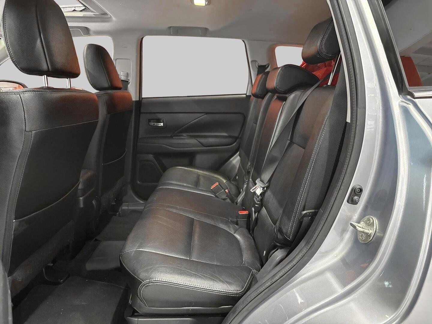 MITSUBISHI Outlander PHEV 2014