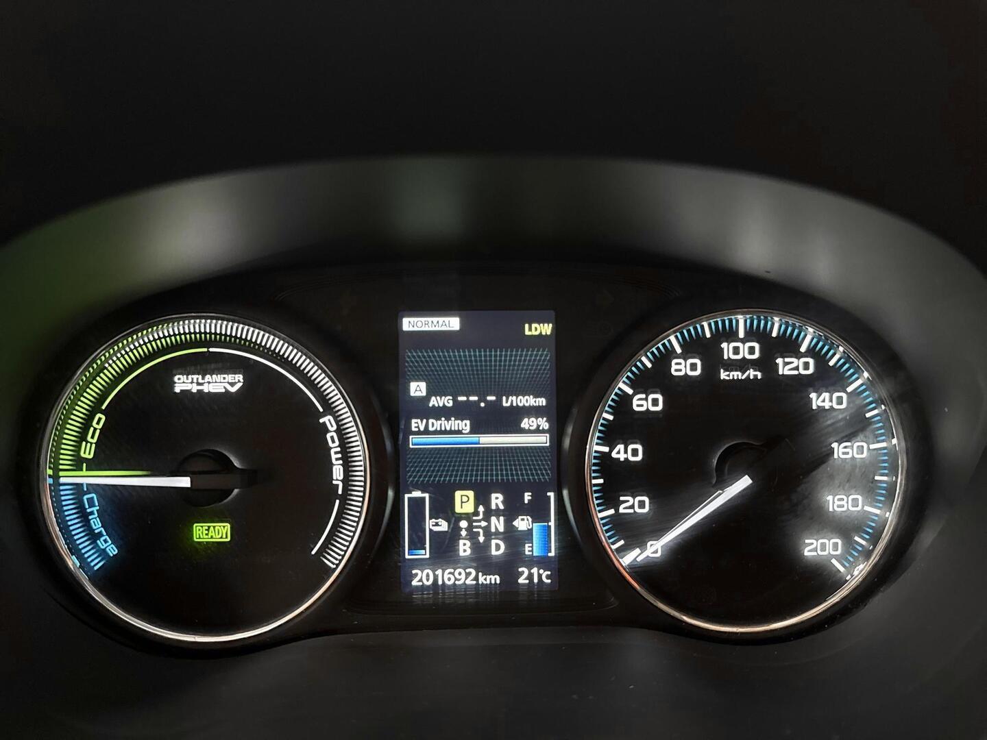 MITSUBISHI Outlander PHEV 2014