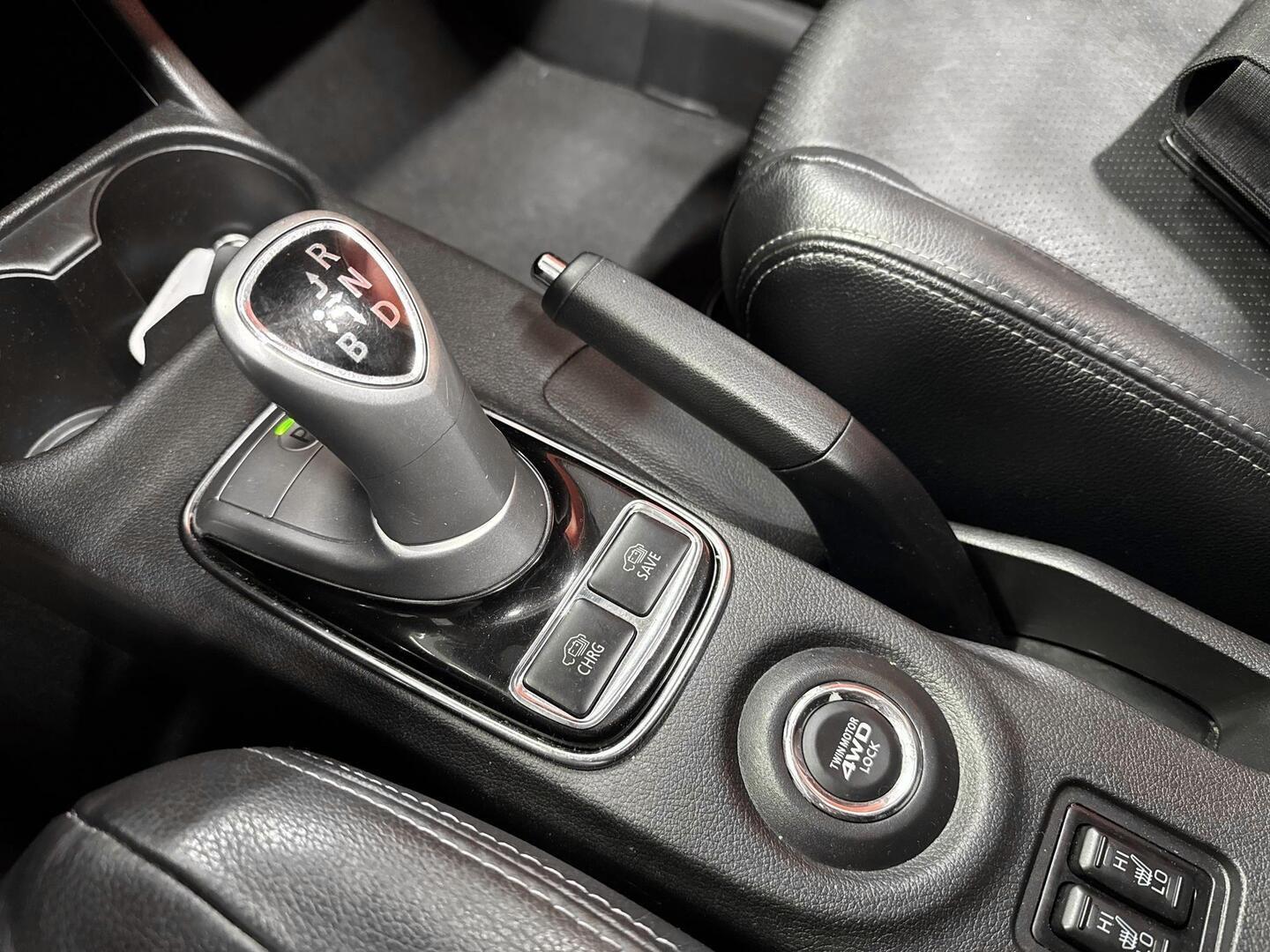 MITSUBISHI Outlander PHEV 2014