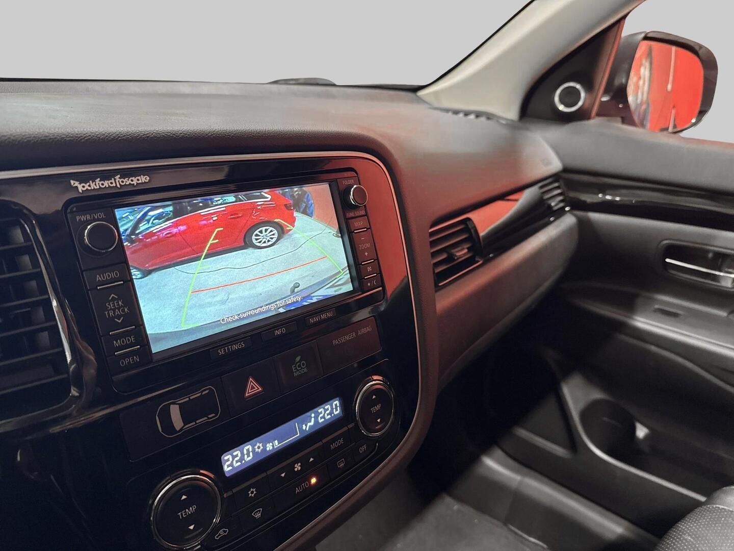 MITSUBISHI Outlander PHEV 2014