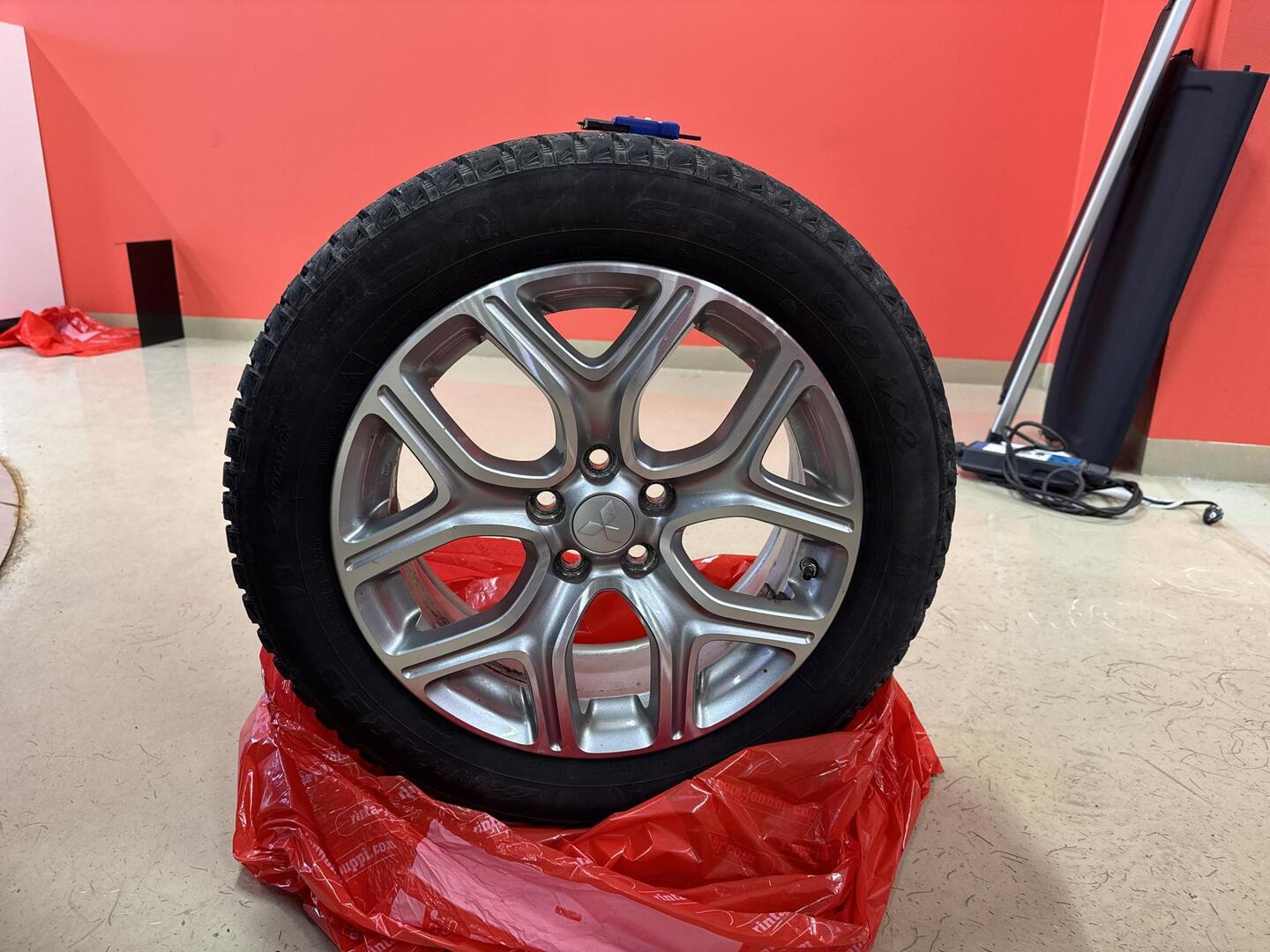 MITSUBISHI Outlander PHEV 2014