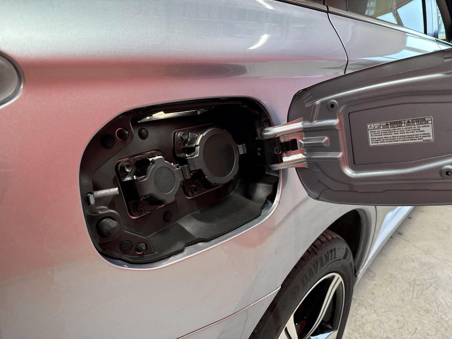 MITSUBISHI Outlander PHEV 2014