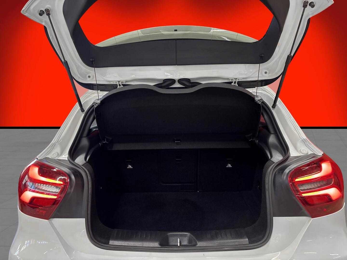 MERCEDES-BENZ A 2016