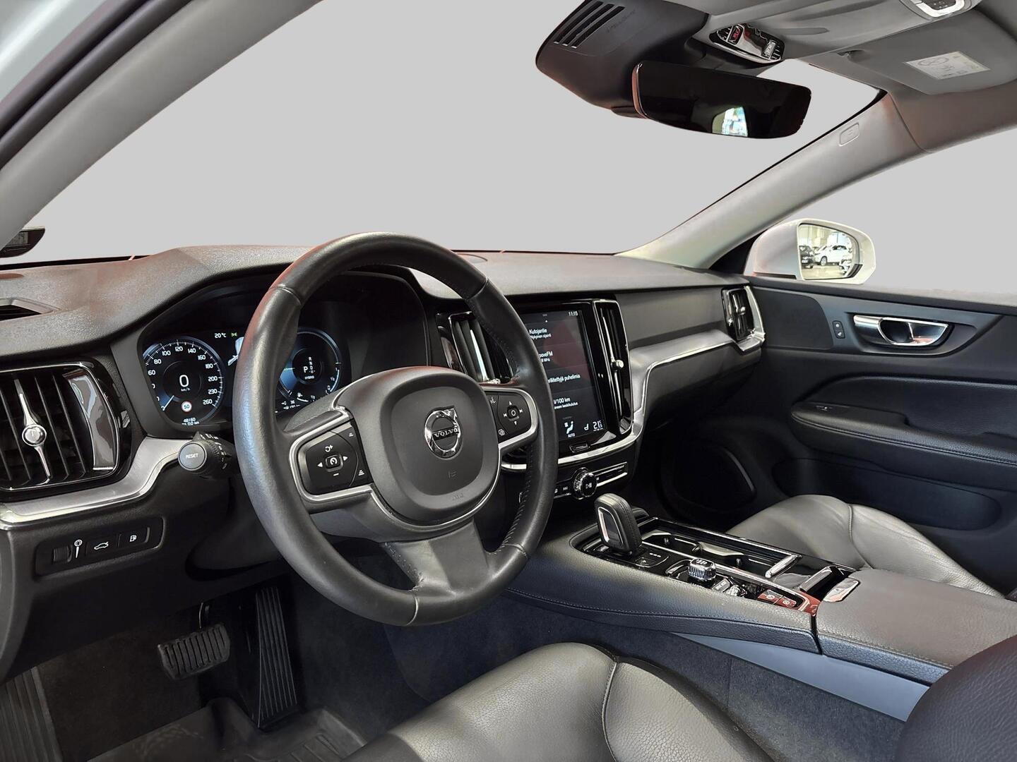 VOLVO V60 2021