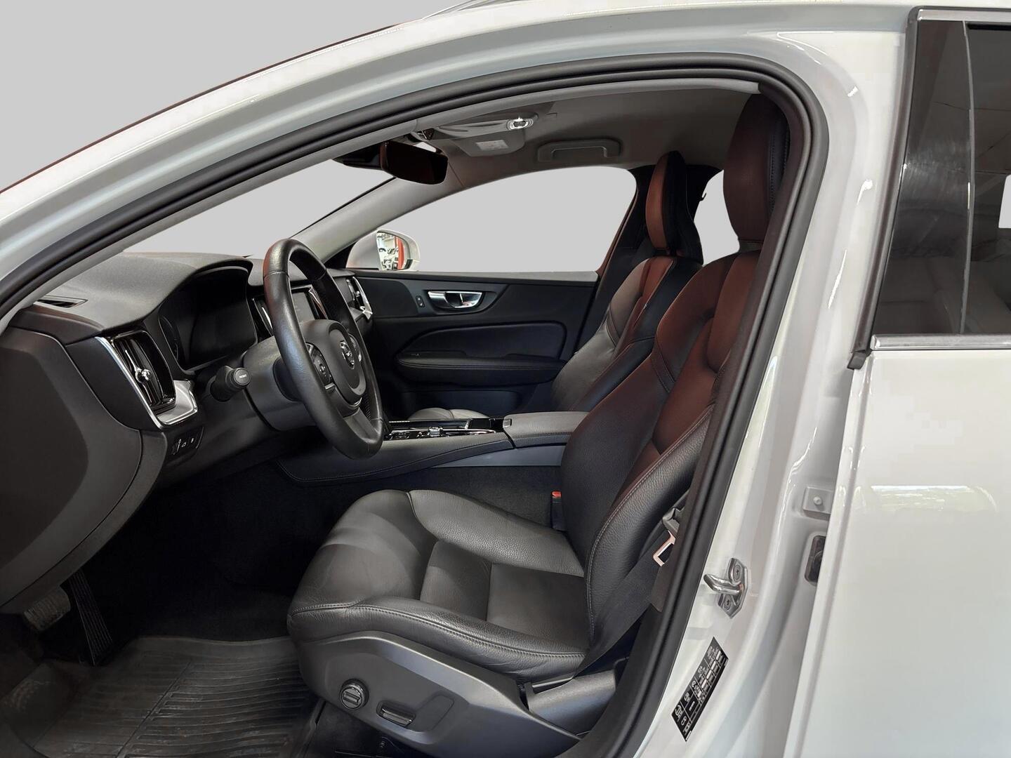VOLVO V60 2021