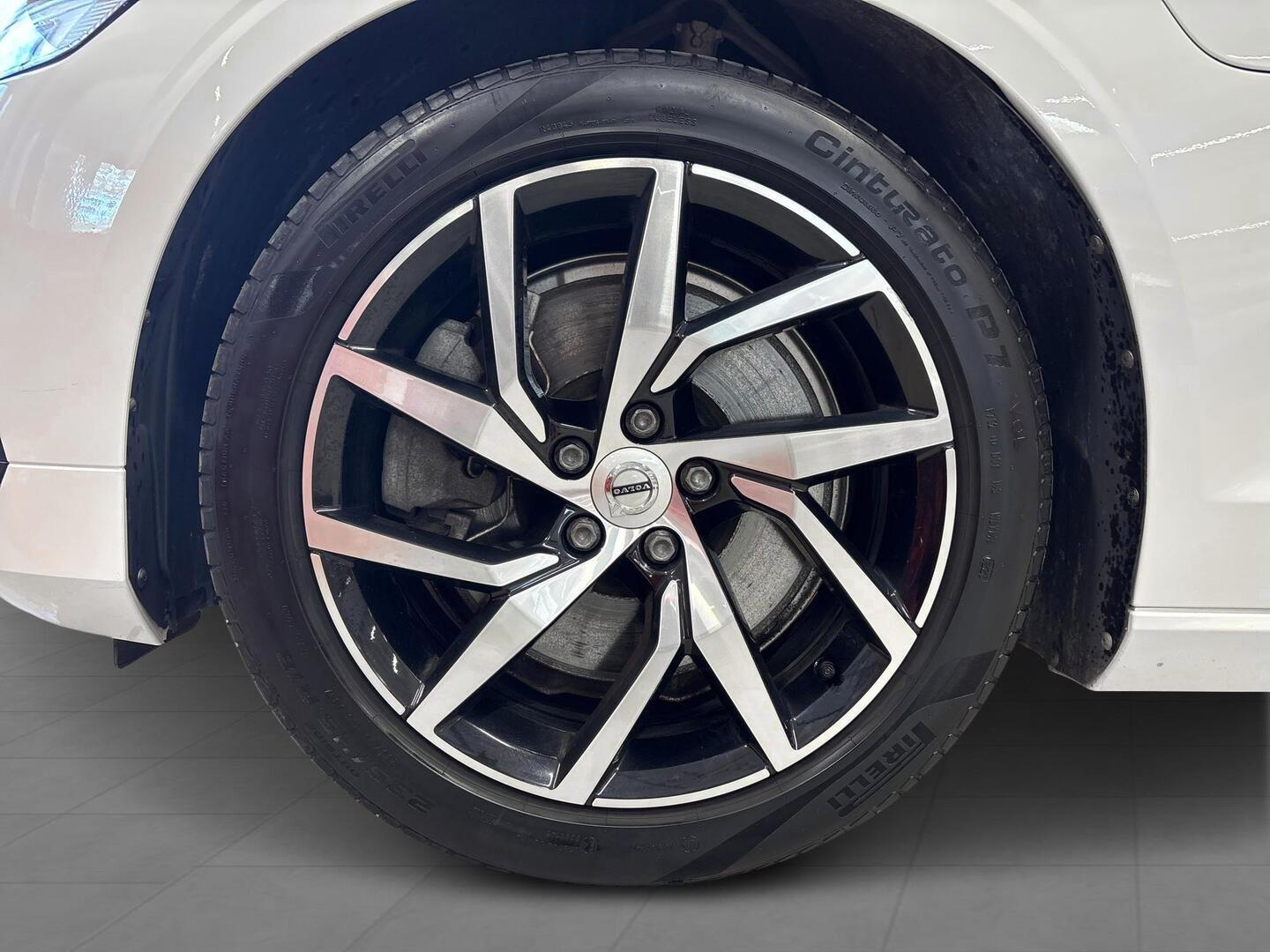 VOLVO V60 2021
