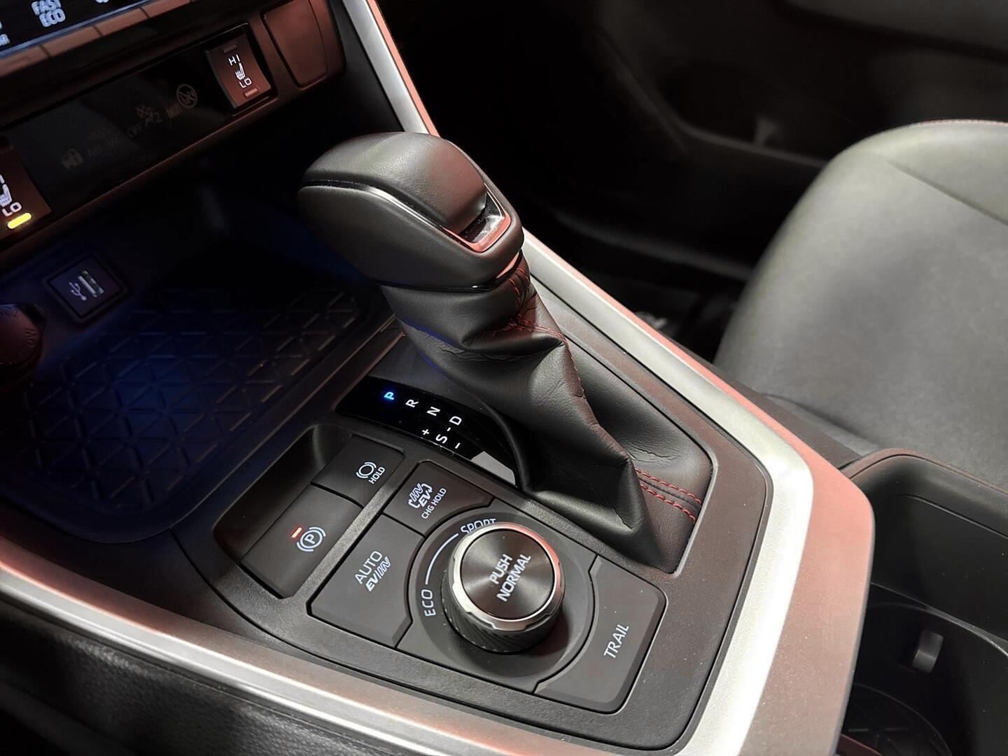 TOYOTA RAV4 Plug-in 2025