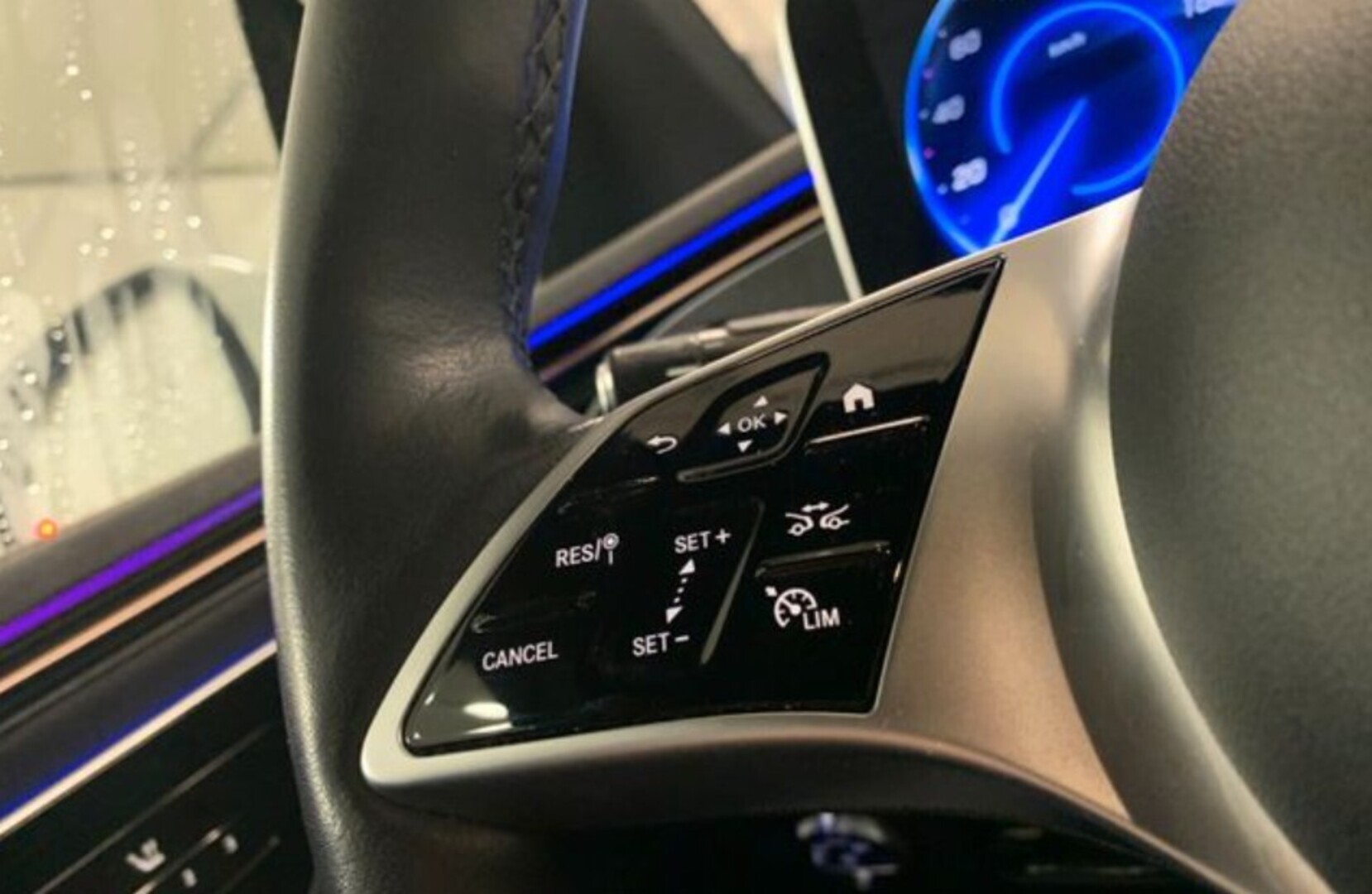 MERCEDES-BENZ EQE 2023