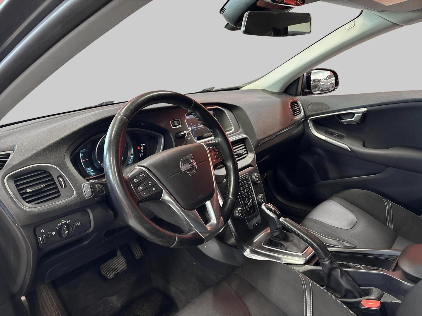 VOLVO V40 2014