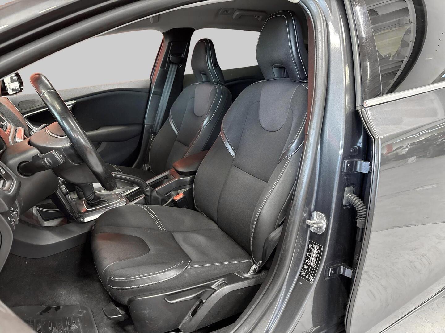 VOLVO V40 2014
