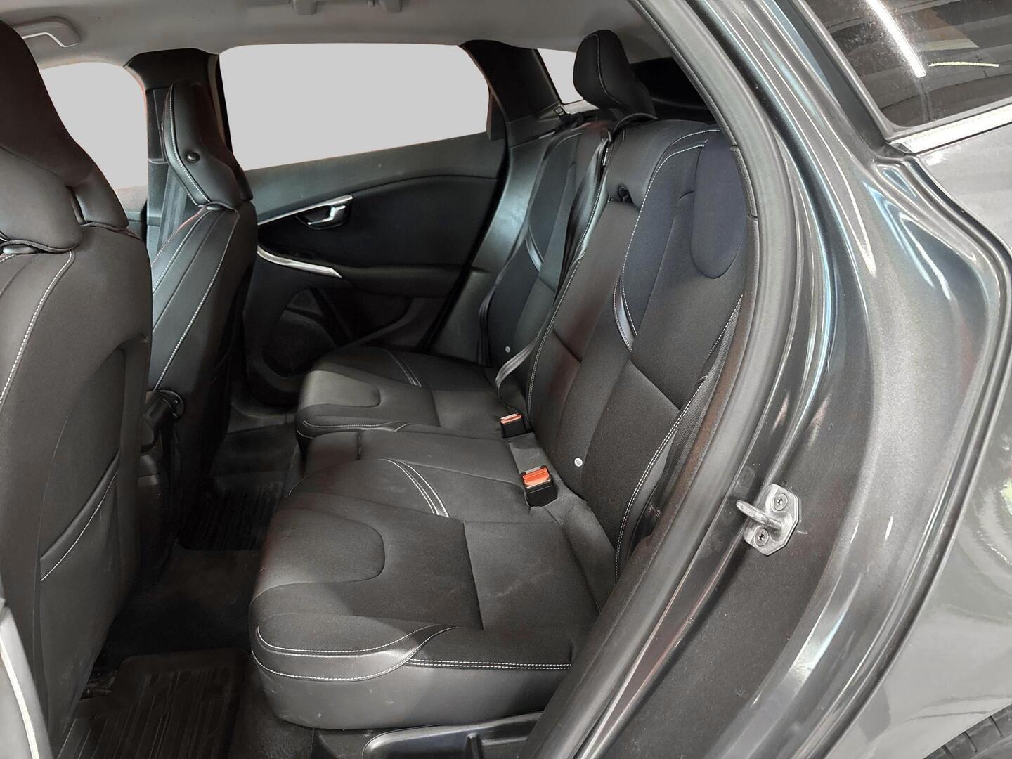 VOLVO V40 2014