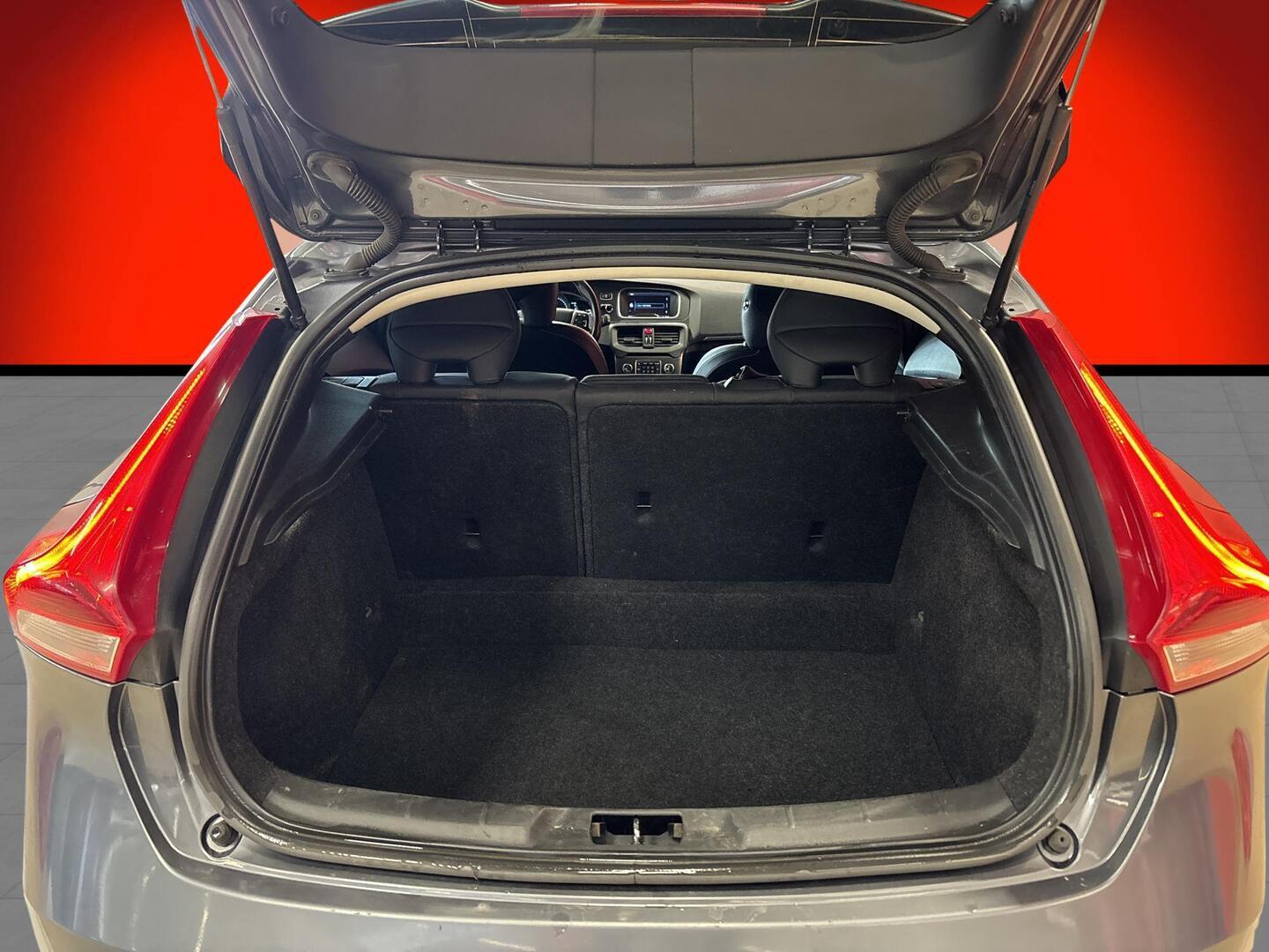 VOLVO V40 2014