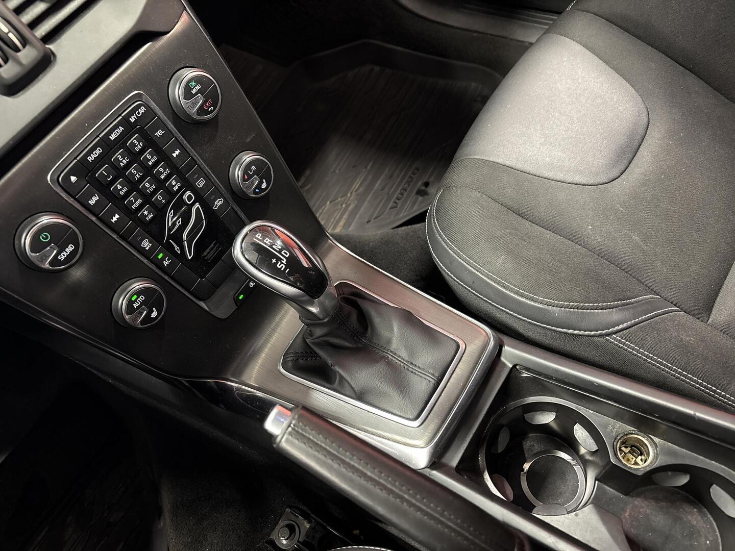 VOLVO V40 2014