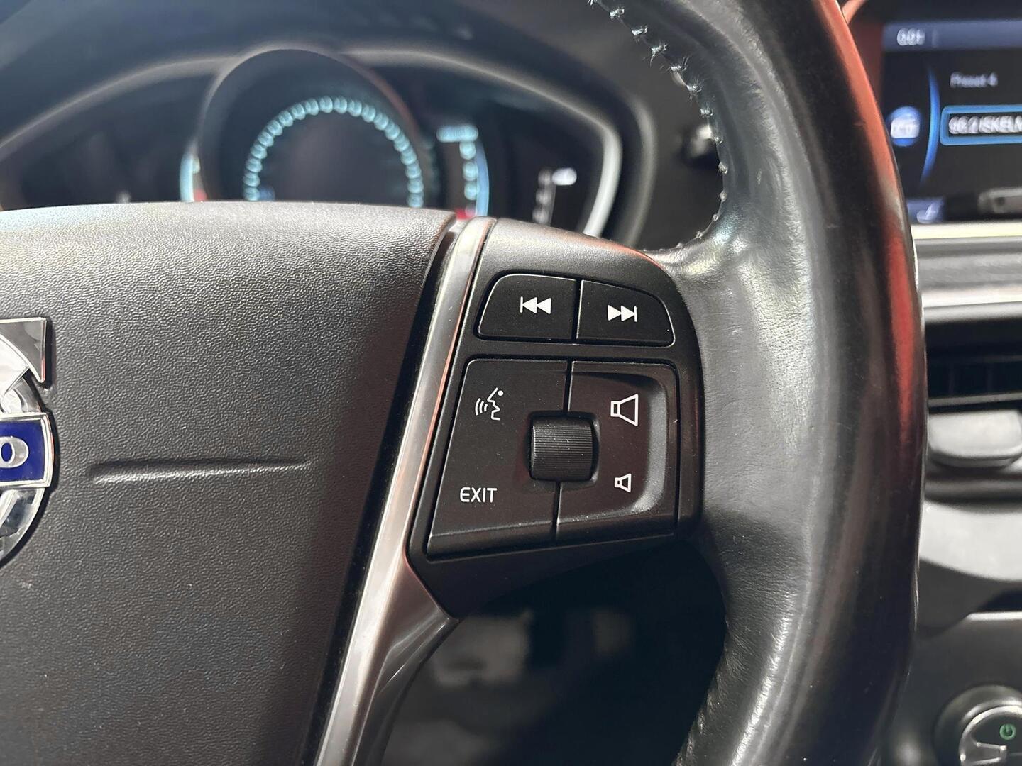 VOLVO V40 2014