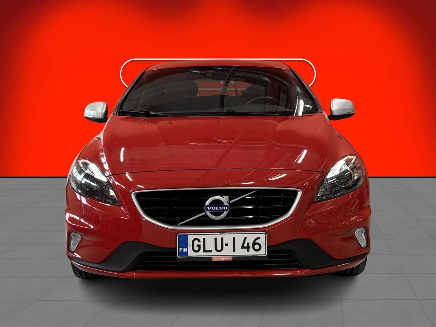 VOLVO V40 2016