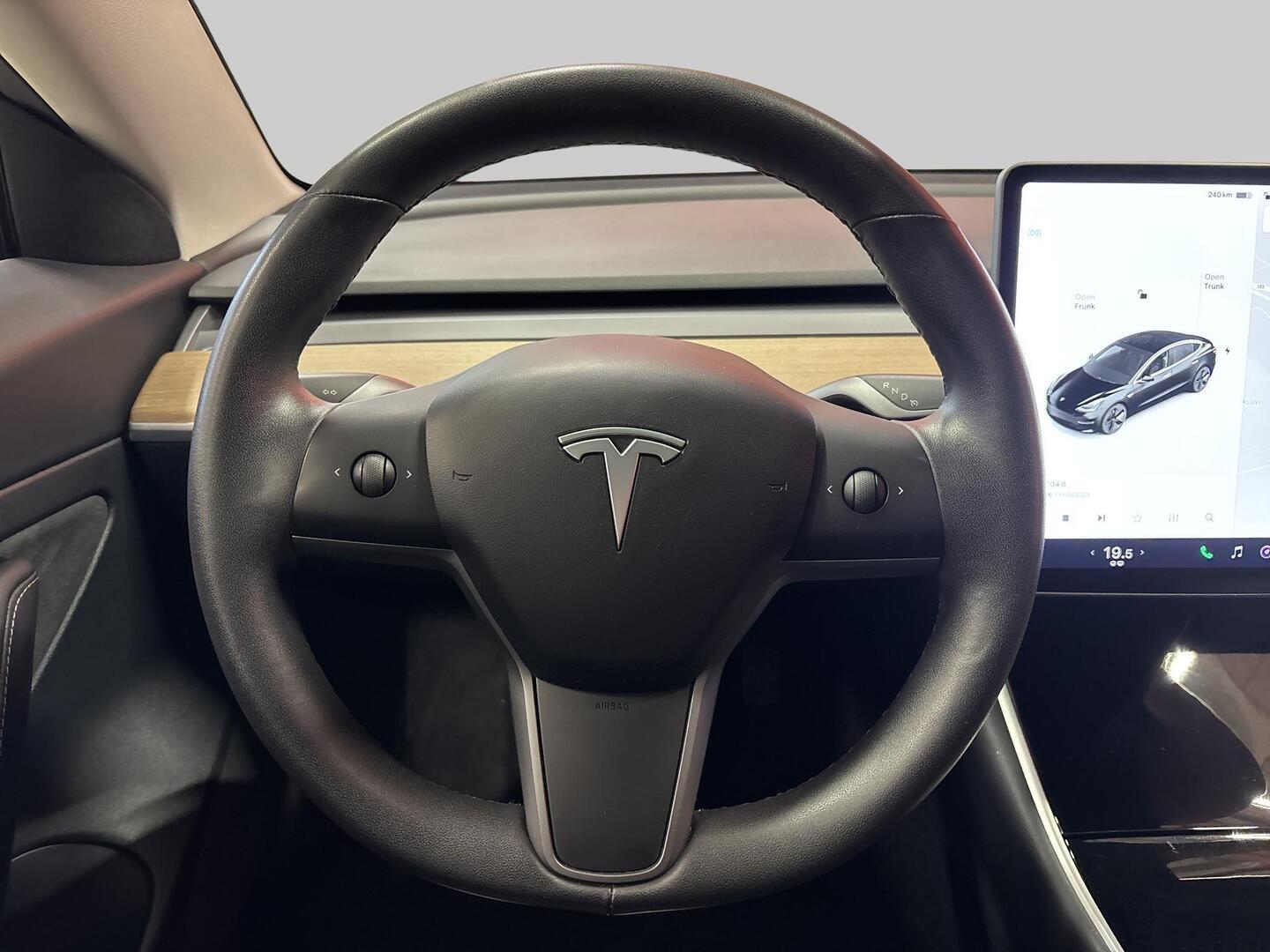 TESLA MODEL 3 2020