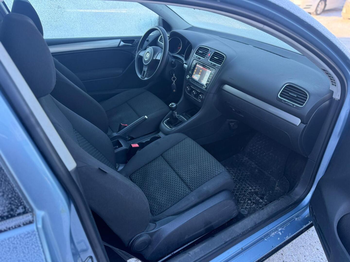 VOLKSWAGEN Golf 2009