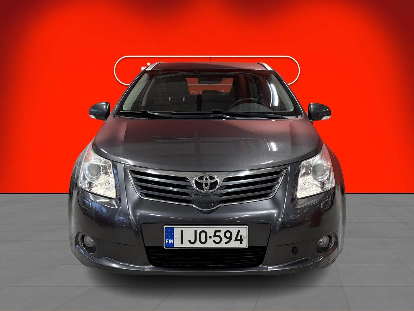 TOYOTA Avensis 2010