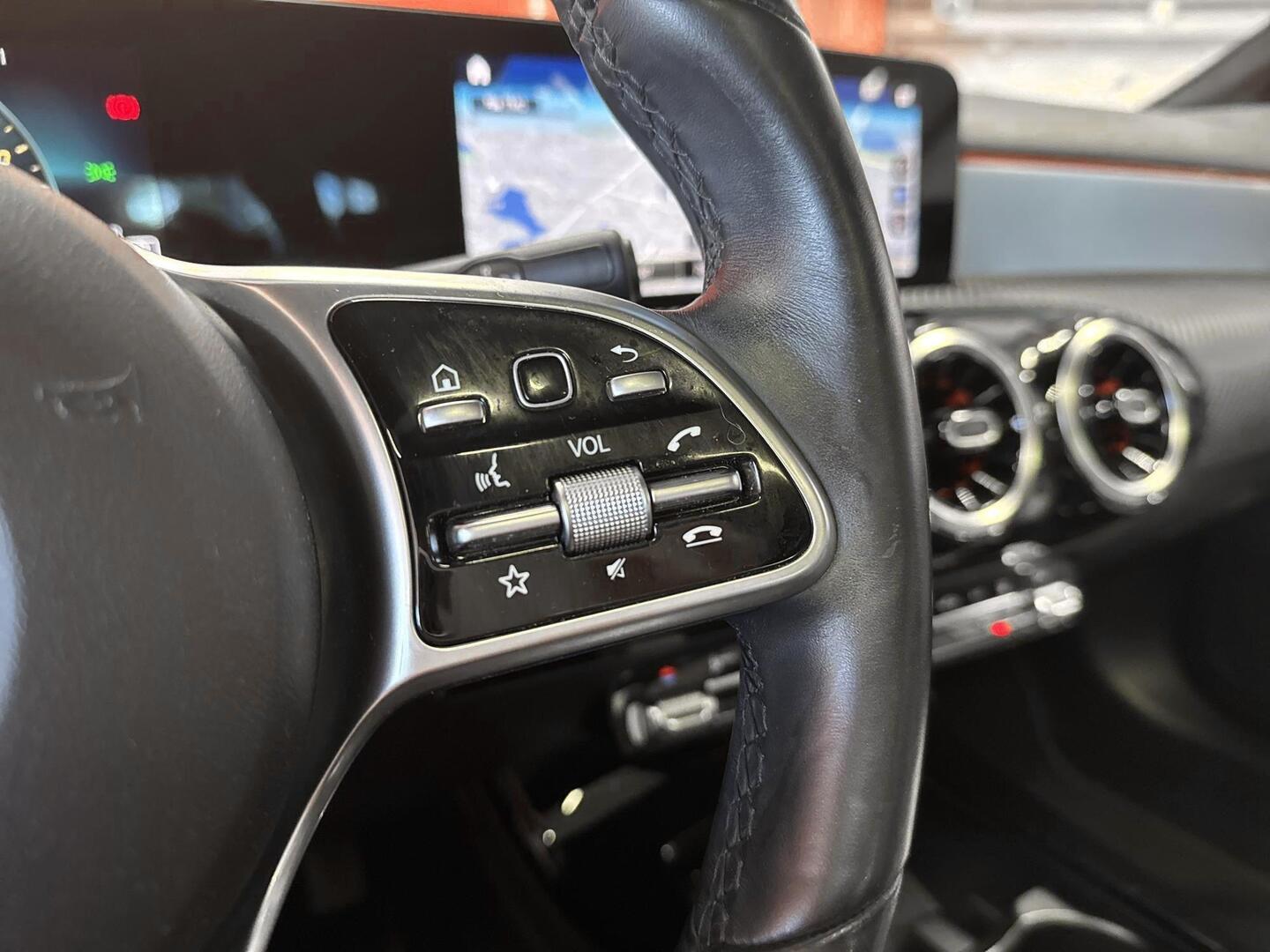 MERCEDES-BENZ A 2021