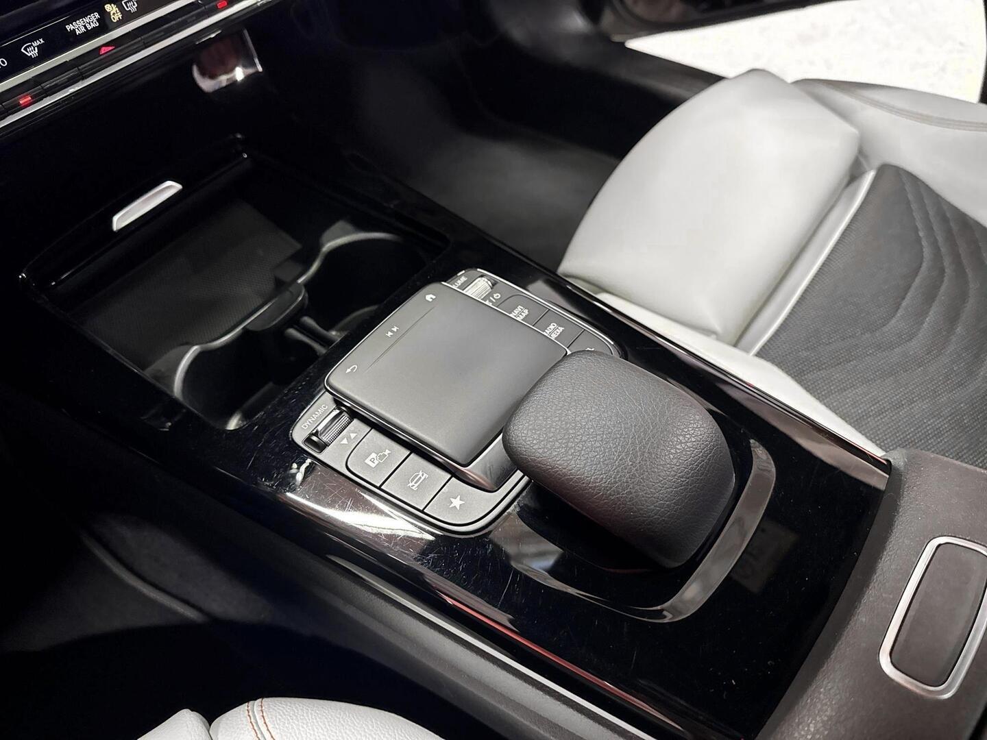 MERCEDES-BENZ A 2021