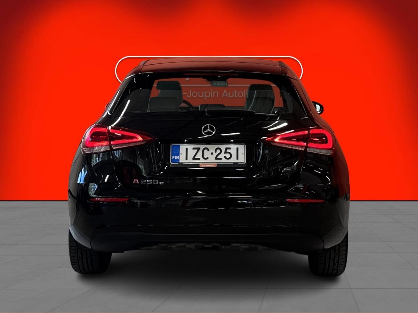MERCEDES-BENZ A 2021