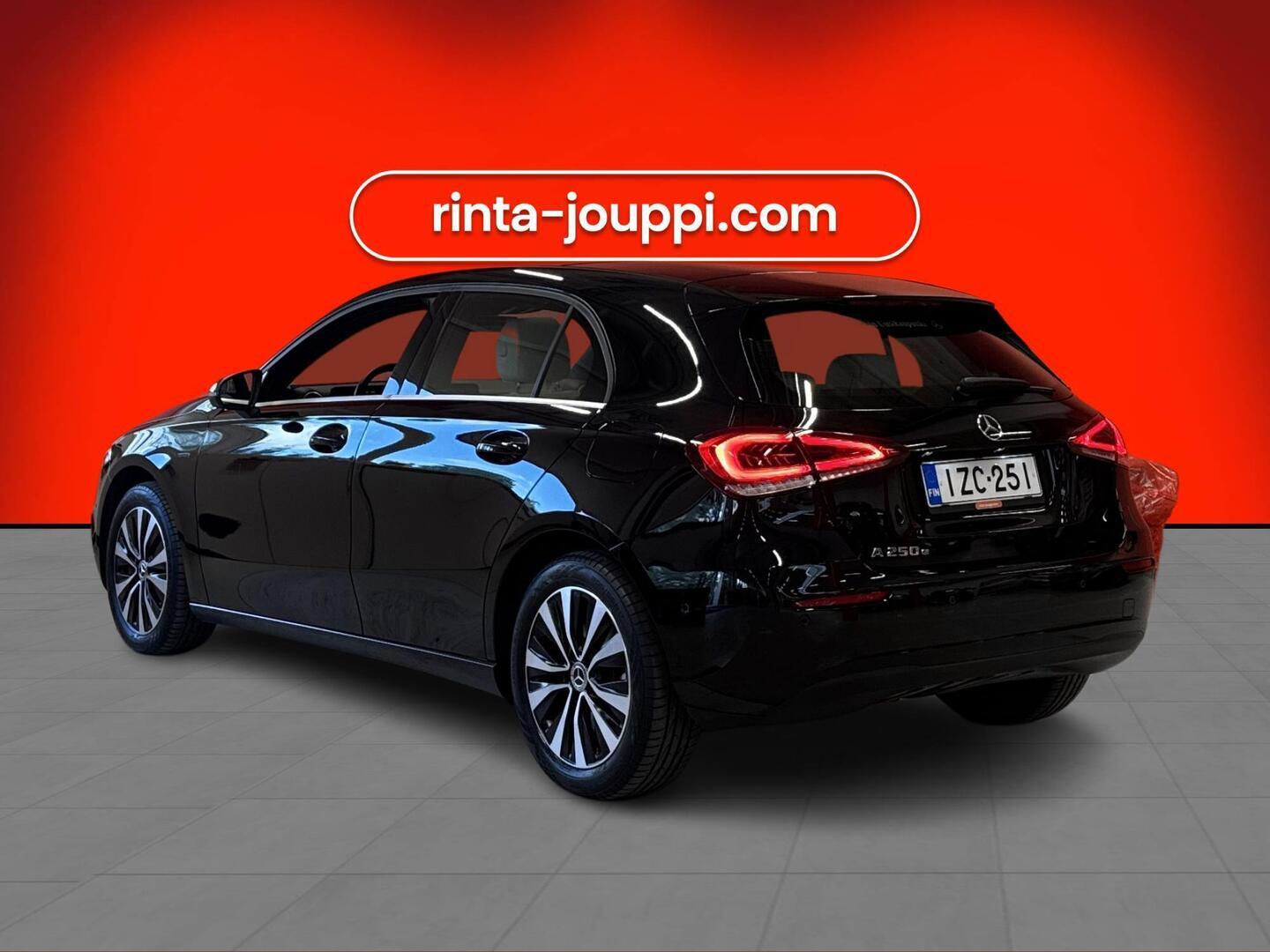 MERCEDES-BENZ A 2021