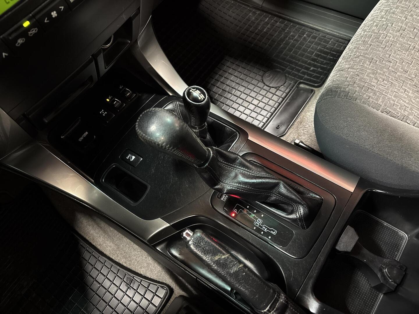 TOYOTA Land Cruiser 2003