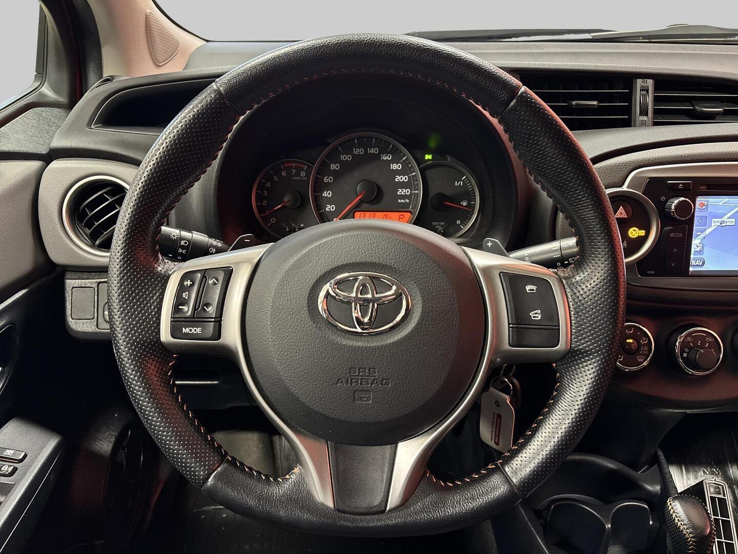 TOYOTA Yaris 2013