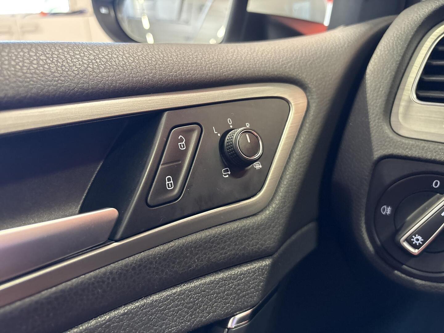 VOLKSWAGEN Golf 2014