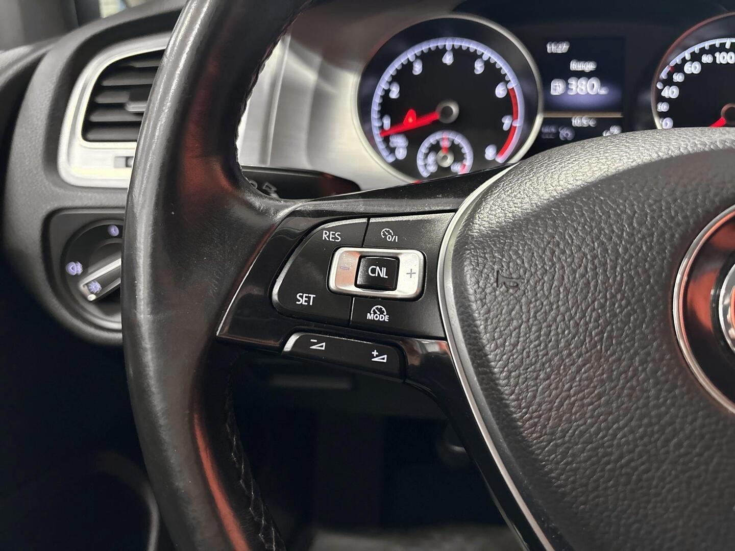 VOLKSWAGEN Golf 2015